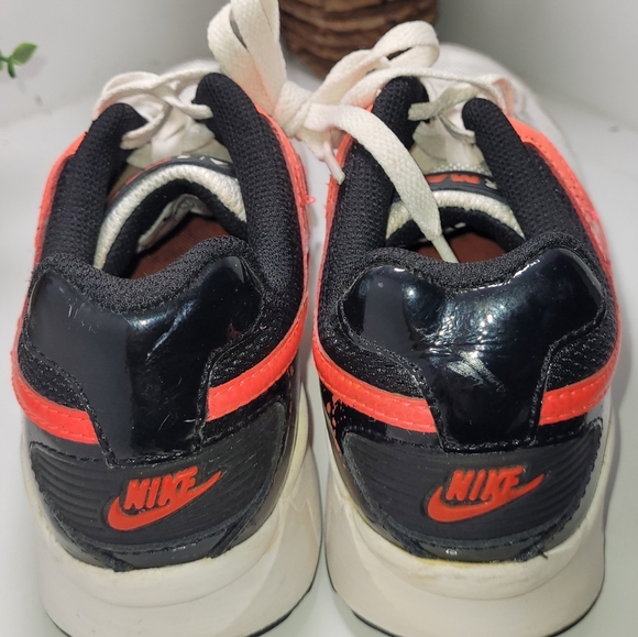 Nike Air Max Coliseum Racer Trainers Womens White Size 6.5 - Picture 2 of 5